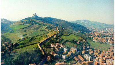 Be picked up and discover Bologna countryside